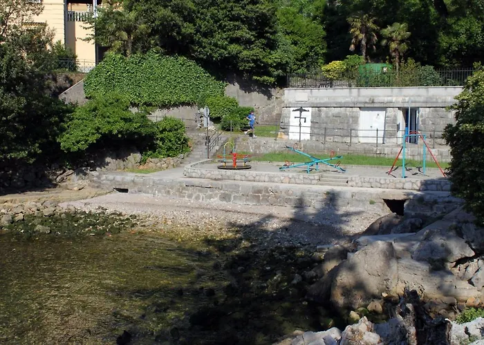 And By The Sea - 14937 3* Опатия